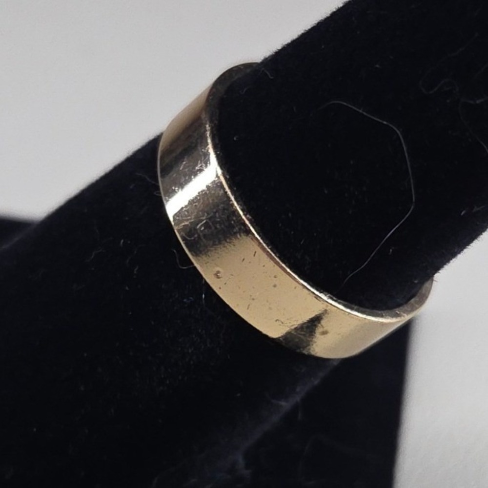 Gold Tone Flat Cigar Band Type Ring Size 8 Minimalist Wide Smooth Band Unbranded - Picture 2 of 7